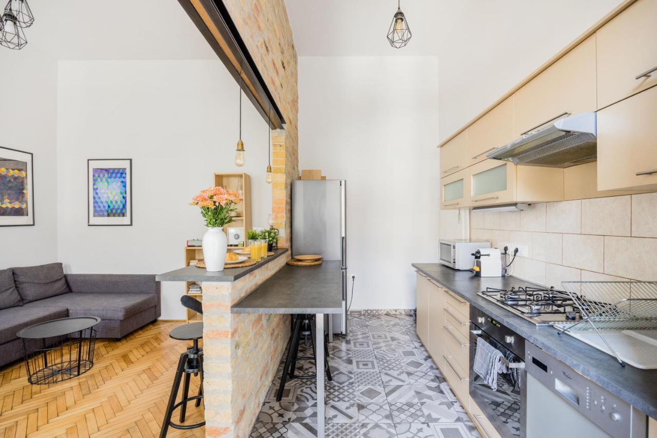 Live Like A Local At The Rustic Hockey Hut Apartman Budapest Kültér fotó